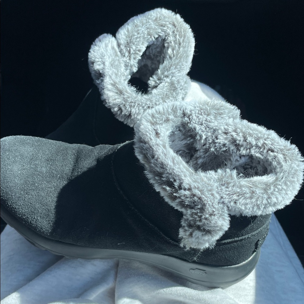 Skechers Black Ankle Boots with Gray Fur Air cooled Goga mat - Picture 8 of 11